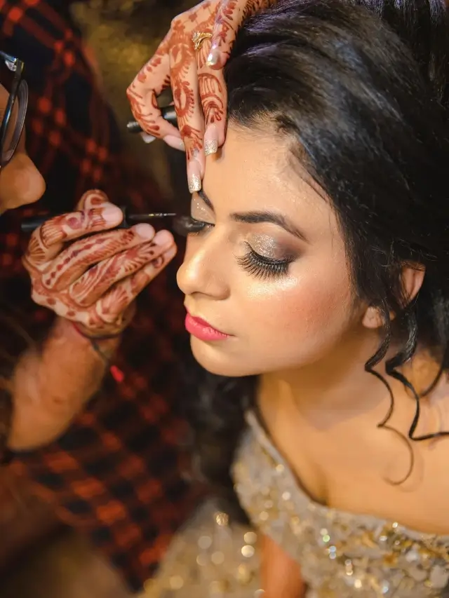 Lakme Academy or Meribindiya – Which One Is Best For Achieving Success In T_20250519_221413_0000