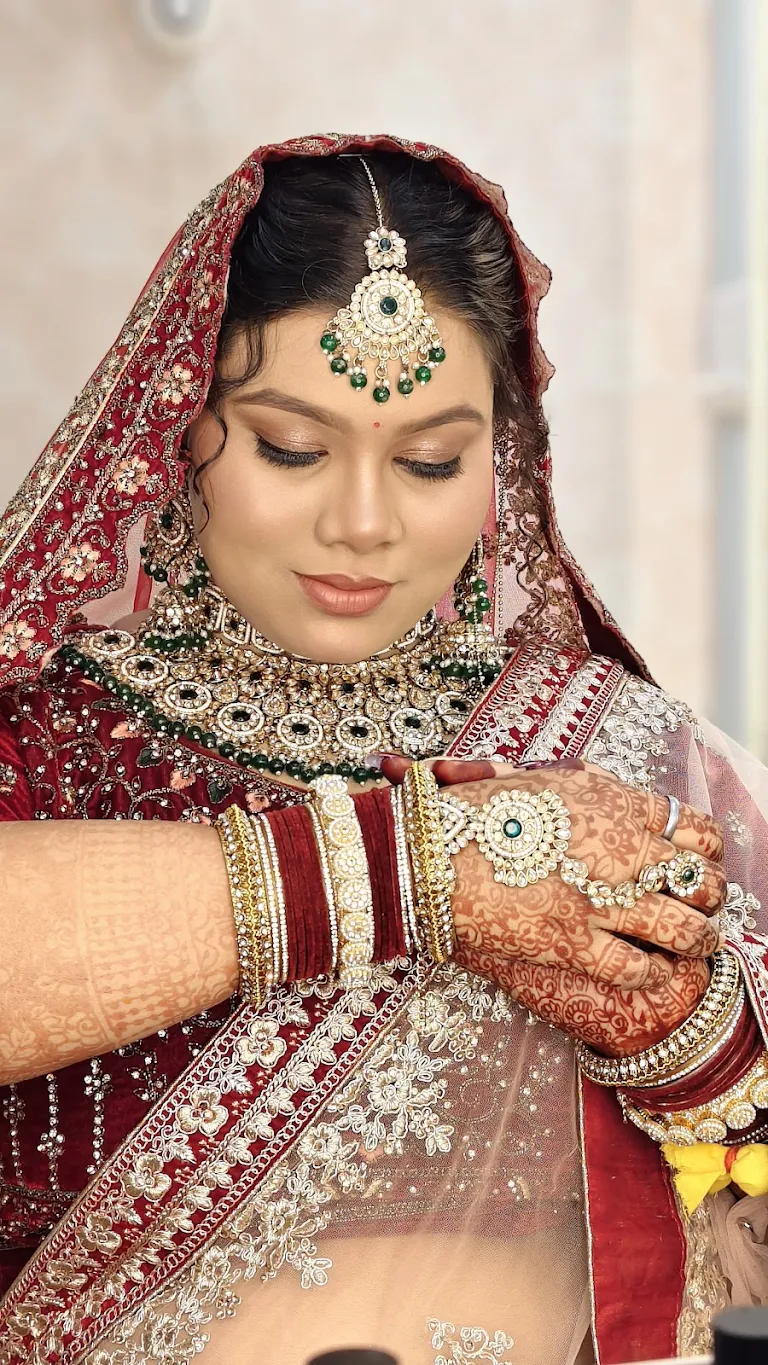 Diva Cara Luxury Makeup Academy Makeuo