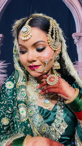 GunjanMakeupStudioMakeupCourse