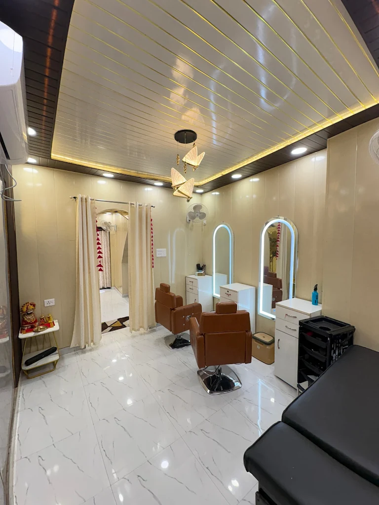 H J MAKEUP STUDIO ACADEMY logo 1