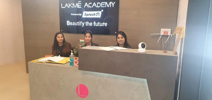 Lakme Academy Pryagraj 1