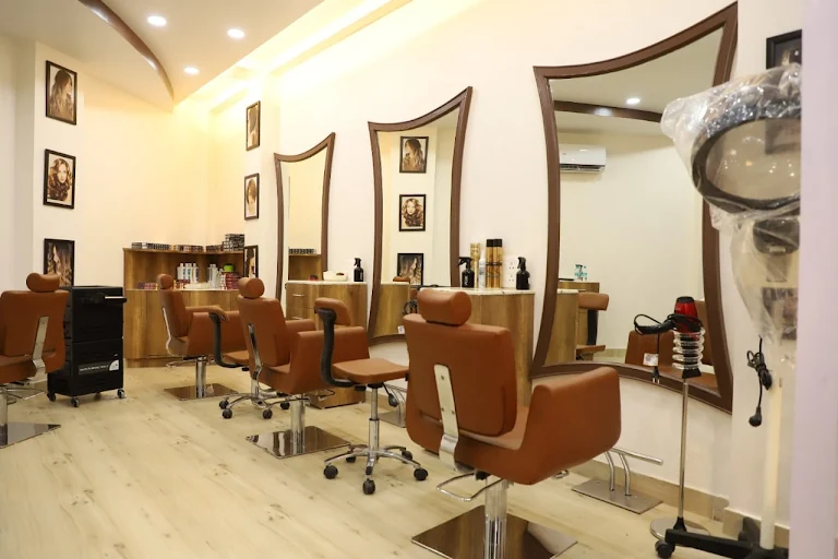 Meenakshi Dutt Makeovers Profile