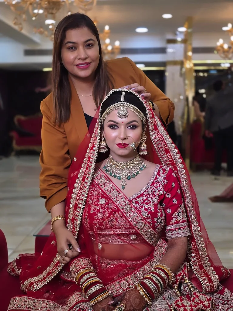 Pragatis Makeup Mantra Logo