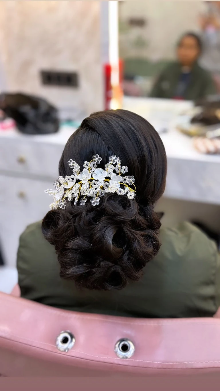 Shilpa makeup studio and Academy Profile 1