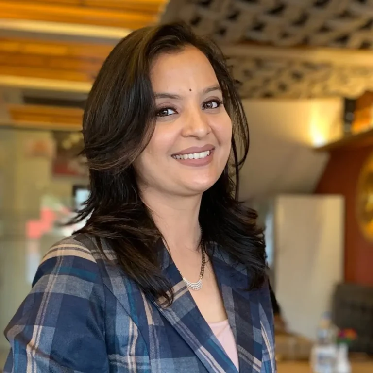 dnyanasmakeupacademykharadipune logo 768x768