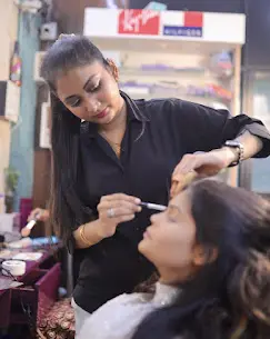 getglamorousacademymumbaimakeupcourse