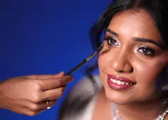 hkmakeoverandacademymumbaimakeupcourse