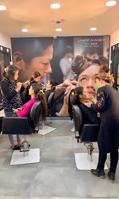 lakmeacademypoweredbyaptechsiligurimakeupclasses