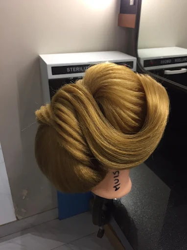 lakmeacademypoweredbyaptechvashihairclass