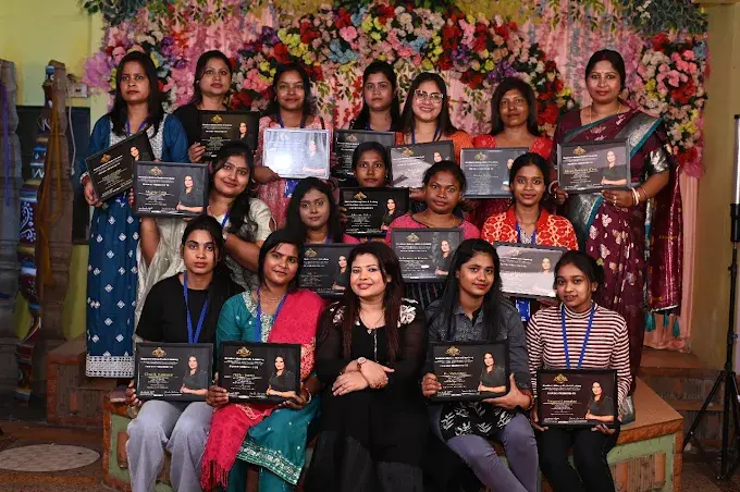 monalisazmakeupstudioandacademybardhamanmakeupclass 1