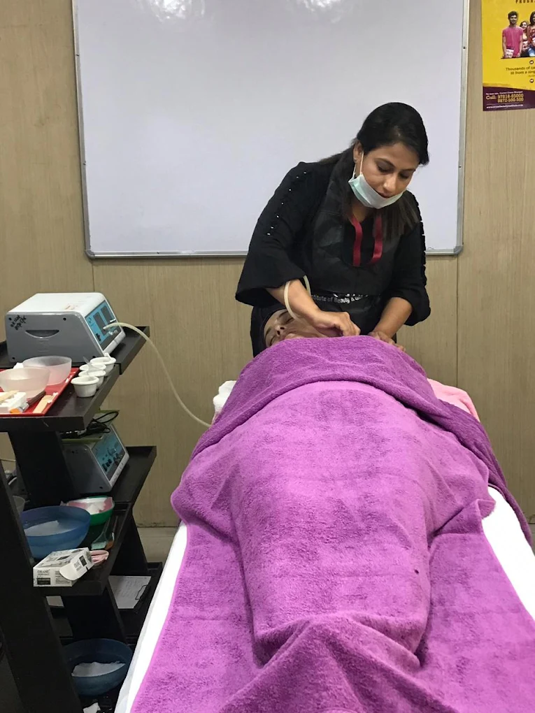 oraneinternationalschoolofbeautyandwellnessjalandharimages