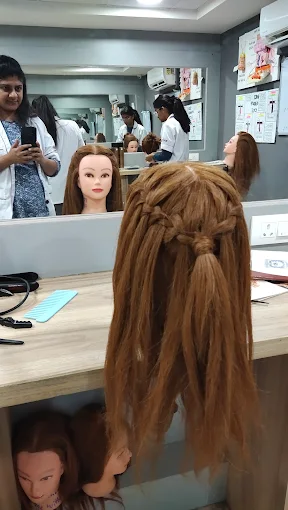 oraneinternationalschoolofbeautywellnessmaladhaircourse