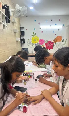 oraneinternationalschoolofbeautywellnessnailartcourse