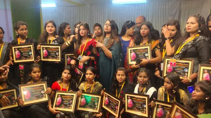 rcinstituteofmakeupandbeautyaasansolmakeupcourse 1