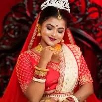 rinamakeoverandbeautyacademyhaldiamakeupcourse