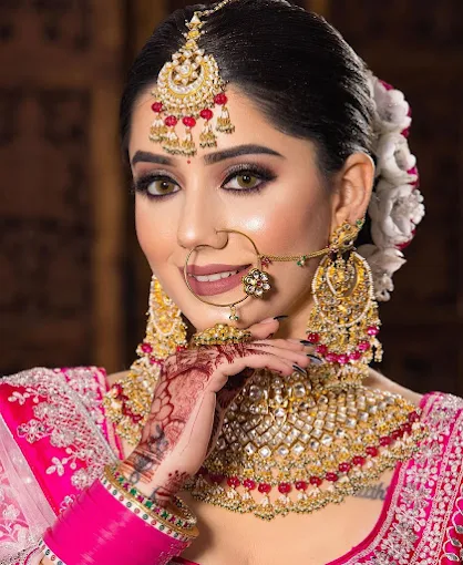 shahnazhusainsignaturesalonbeautyacademylogo