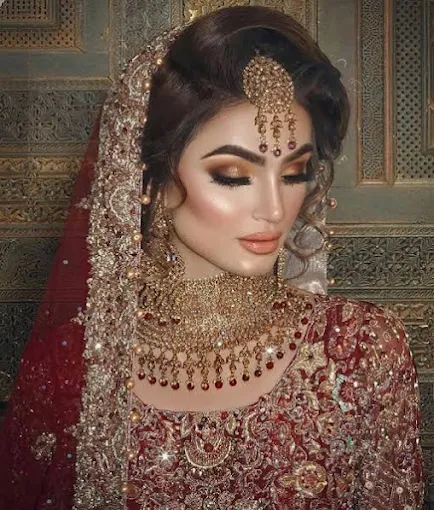 shaziamakeoveracademykolkatamakeupclass