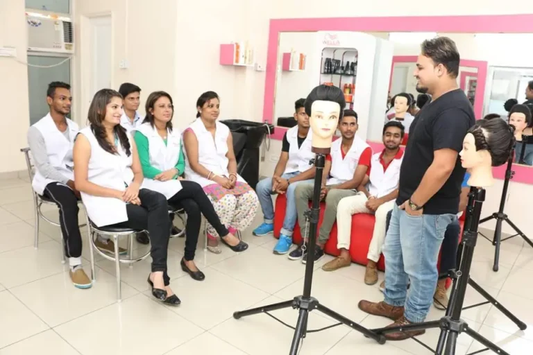 stylespeakssalonacademykapurthalahairclass 768x512
