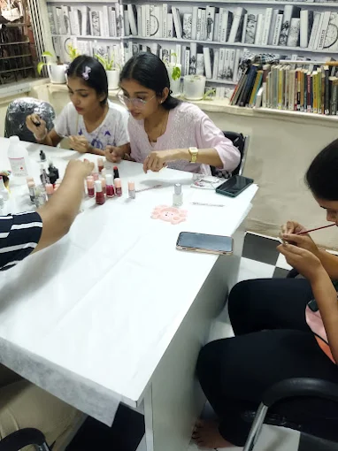 tarunyabeautyacademynailclass