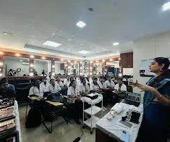 vlccschoolofbeautybarasatmakeupclass