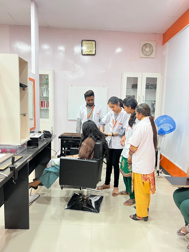 vlccschoolofbeautybathindaimage