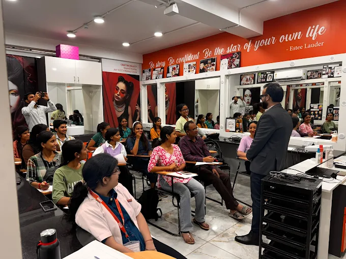 vlccschoolofbeautyjanakpuriimage2