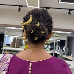 vrushalismakeupstudioacademypunehairclass